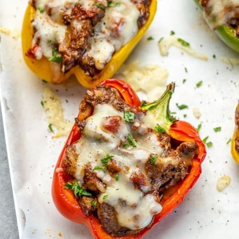 Keto Taco Steak Stuffed Peppers - Healthy Fitness Meals Stuffed Bell Peppers Keto, Steak Stuffed Peppers, Chicken Fajita Wraps, Keto Stuffed Peppers, Taco Stuffed Peppers, Stuffed Peppers Healthy, Fitness Meals, Healthy Fitness Meals, Keto Taco