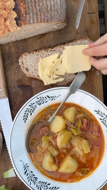 Chorizo Stew, Chorizo Soup, Leek Potato, Stewed Potatoes, Think Food, Bread And Butter, Food Is Fuel, Pretty Food, Aesthetic Food