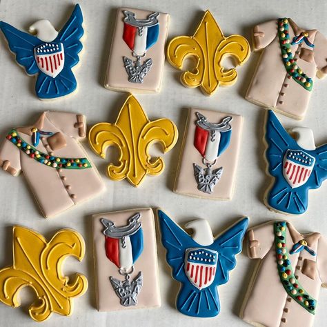 Eagle Court Of Honor Food, Boy Scout Cookies, Eagle Scout Cookies Decorated, Eagle Scout Decorations, Eagle Ceremony Decorations, Eagle Scout Cookies, Eagle Court Of Honor Ideas, Eagle Scout Court Of Honor Ideas, Eagle Scout Project Ideas