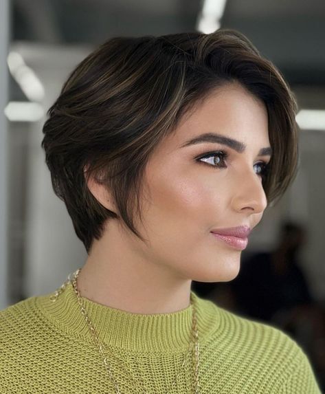 30 Trending Pixie Bob a.k.a. Bixie Haircuts for 2022 - Hair Adviser "bixie" Haircut 2023, Short Hair Cuts For Women 2022, Haircuts For Growing Out A Pixie, Hair Color For Pixie Haircut, "bixie" Haircut 2022, Pixie To Bob Transition, Pixie Haircut With Highlights, Cabelo Pixie Cut, Pixi Haircut