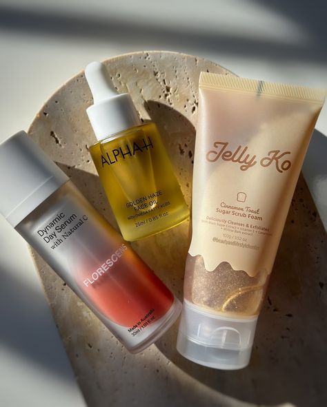 A few new to me, all from amazing Australian brands! #ad @jellyko_official Cinnamon Toast Sugar Scrub Foam - with Black Sugar Extracts, Ceramides, Vitamin E, and BHA from Willow Bark Extracts, this scrub turns into a foaming cleanser that gently exfoliates and cleans the pores, leaving skin so soft. Smells divine! @florescens.skincare Dynamic Day Serum with Natural C - made with a unique blend of 15 powerful natural extracts - incl the most potent plant-derived natural vitamin C from ber... Natural Vitamin C, Willow Bark, Cinnamon Toast, Foam Cleanser, Skin So Soft, Vitamin C, Vitamin E, Sugar Scrub, Scrubs