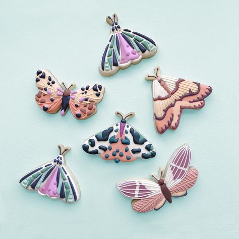 Some pretty butterflies and moths to brighten up your day! Moths are so underrated and have such unique patterns! Butterfly And Moth, Butterfly Cookies, Sugar Dough, Sugar Cookie Designs, Creative Cookies, Cookie Inspiration, Iced Cookies, Girl Birthday Party, Cookie Art