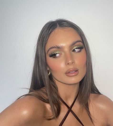 Summer Date Night Outfit, Social Media Post Ideas, Y2k Beach, Fashion Bella, Summer Date Night, Eye Makeup Pictures, Evening Makeup, Green Eyeshadow, Makeup Eye Looks