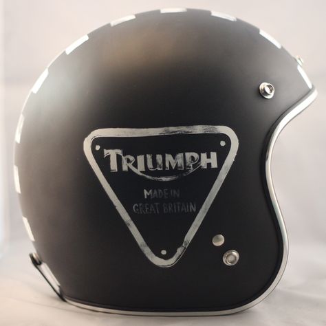 Triumph Logo, Triumph Street Twin, Biker Accessories, Cafe Racer Helmet, Paint Bike, Helmet Art, Biker Helmets, Baby Helmet, Sportster Bobber