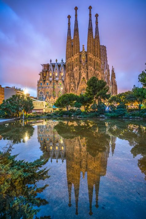 How to Spend 3 Amazing Days in Barcelona, Spain - Are you only in Barcelona for a few days? Then here is my amazing itinerary for 3 days in Barcelona with some of the best things to see and do in the city! This is the perfect travel guide packed full of travel tips for Barcelona! #Barcelona #BarcelonaGuide #BarcelonaItinerary #BarcelonaTravel Barcelona Spain, Travel Guide, Travel Tips, The City, Barcelona, Spain, Pool, Water, Travel