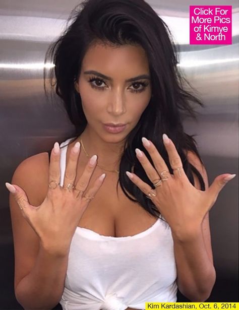 We can understand that celebrities need to find ways to remain in the limelight… Kardashian Jewelry, Kim Kardashian Nails, Kim Kardashian And North, Estilo Kim Kardashian, Kardashian Beauty, Estilo Kardashian, Celebrity Nails, Kim K Style, Naya Rivera