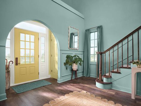 HGTV Home by Sherwin-Williams Revealed Its 2025 Color of the Year—and It's All About Quiet Luxury Ramie Sherwin Williams, Paint Colors Of The Year, Dutch Boy Paint, Paint Trends, Trending Paint Colors, Timeless Interiors, Coffee Bar Home, Paint Brands, Diy Trends