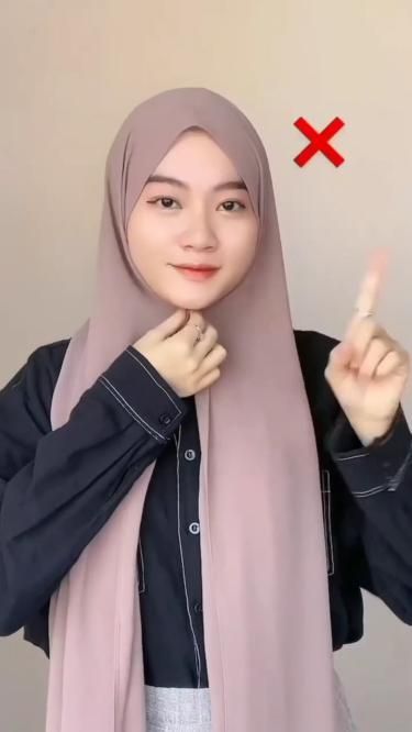 Easy Hijab Style, Style Hijab Simple, How To Wear Hijab, Fesyen Islam, Simple Hijab Tutorial, Estilo Hijab, Most Paused Movie Scenes, Stile Hijab, Simple Hijab