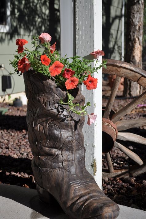 I have a similar flower pot. Hitching Post, Old Boots, Flower Boxes, Rustic Home Decor, Yard Art, Secret Garden, Cowboy Boots, Rustic House, Gardening Tips