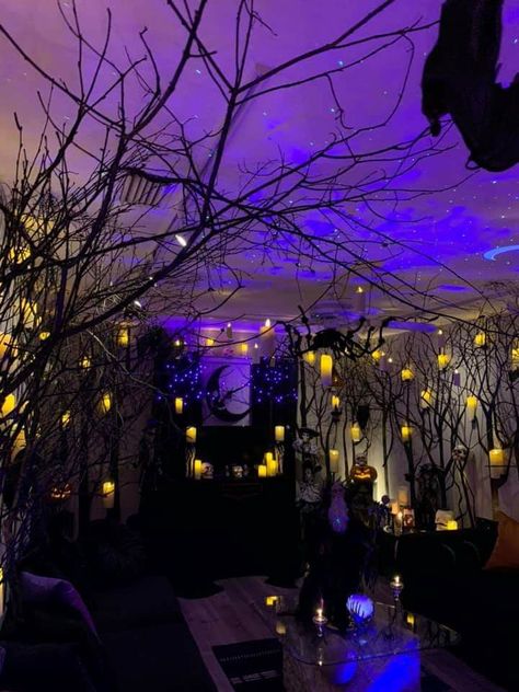 Halloween Ballroom Decor, Enchanted Forest Halloween Decorations, Haunted Homecoming, Halloween Ceiling, Halloween Dance Party, Homecoming Themes, Castle Party, Holiday Bar, Halloween Ball