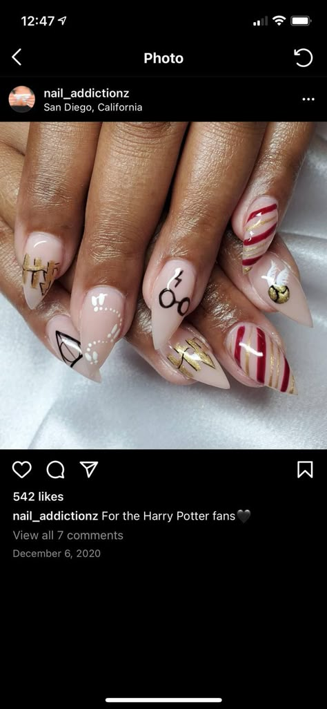 Halloween Nails Harry Potter, Harry Potter Nails Subtle, Hermione Granger Nails, Universal Nails Harry Potter, Grifindor Nails, Hedwig Nails, Universal Themed Nails, Christmas Harry Potter Nails, Harry Potter Nails Designs Gryffindor