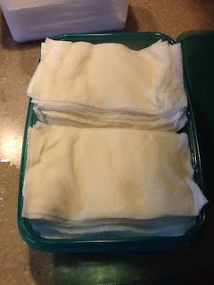 Discourses of a Healthy Frugal Family: How to Make Homemade Wet Wipes or baby wipes. Wet Wipes Diy, Diy Cleaning Wipes, Wipes Diy, Cleaning Naturally, Antibacterial Wipes, Frugal Family, Frugal Lifestyle, Cleaning Items, Kids Growing Up