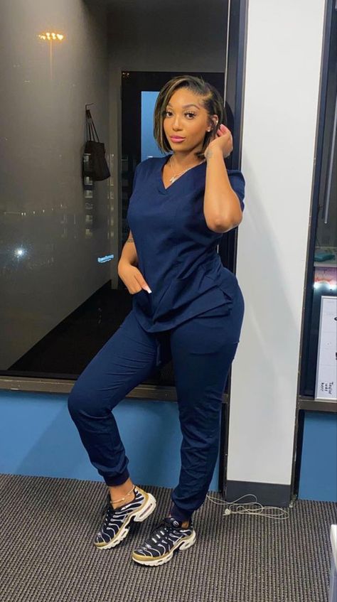 Cute Nursing Scrubs, Nurse Outfit Scrubs, Medical Scrubs Fashion, Stylish Scrubs, Medical Scrubs Outfit, Scrub Style, Nurse Inspiration, Nurse Aesthetic, Cute Scrubs