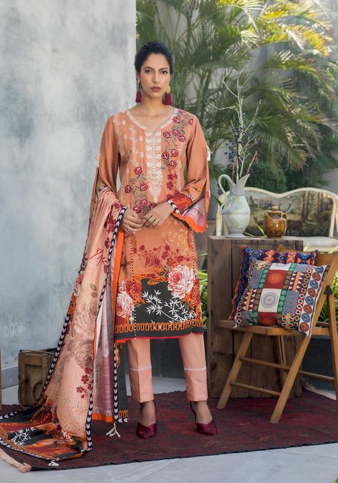 Eid Dresses Design, Dresses For Eid, Pakistan Eid, Eid Dress Design, Peach Colour Combinations, Islamic Dresses, Chiffon Outfit, Combination Dresses, Eid Dress