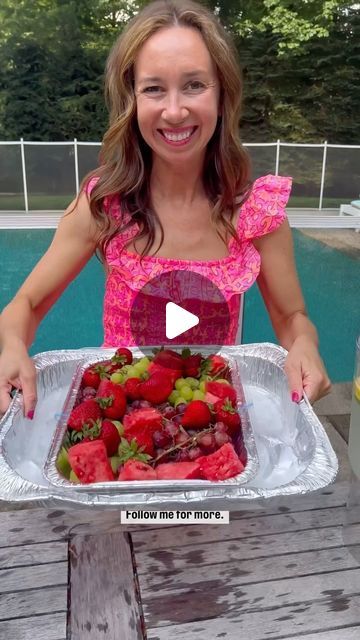 How To Keep Fruit Cold At A Party, Shannon Doherty, Entertaining Hacks, Party Life, Ice Melting, Summer Entertaining, Mom Hacks, Food Fresh, Fresh Food