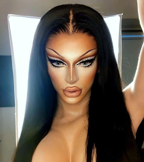 Krystal Versace Makeup, Drag Queen Makeup Looks, Drag Eye Makeup, Krystal Versace, Get Fuller Lips Naturally, Alien Halloween Makeup, Fuller Lips Naturally, Wigs Party, Drag Wigs