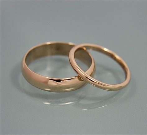 Yellow gold diamond wedding band