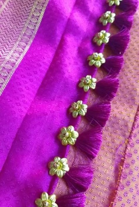 Tazzels For Saree, Kucchu Designs Saree Simple, Saree Kuchu Designs Simple, Saree Kuchu New Designs Simple, Sarry Kuchu Design, Sare Kuchulu Designs, Kongulu Designs Latest, Kuchulu For Sarees, Saree Pallu Kuchu Designs Latest