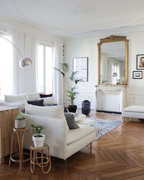 French Apartment Aesthetic, Scandinavian Living Room Ideas, Parisian Style Apartment, Parisian Living Room, Parisian Apartment Decor, Paris Interiors, Scandinavian Living Room, Parisian Decor, Parisian Interior