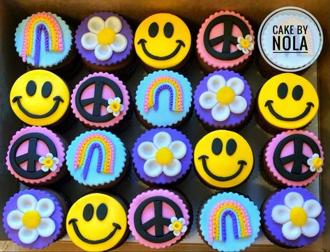 Feelin’ groovy themed cupcakes…#decoratedcupcakes #cupcakestagram #instacupcakes #cupcakesofinstagram #fondantcupcakes #fondantcupcaketoppers #handcutfondant #marshmallowfondant #partycupcakes #feelingroovy #decorated cupcakes 70s Cupcakes Ideas, 70s Cupcakes, Disco Cupcakes, Groovy Cupcakes, 70s Birthday, Decorated Cupcakes, Feeling Groovy, Groovy Birthday, Feelin Groovy