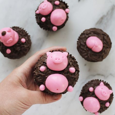 Pigs in Mud Cupcakes Recipe from Bob's Red Mill! Decadent Christmas Desserts, Mud Cupcakes, Mud Recipe, Pig Cupcakes, Favorite Christmas Desserts, Pig In Mud, Delicious Christmas Desserts, Cake Decorating Courses, Christmas Cookies Easy