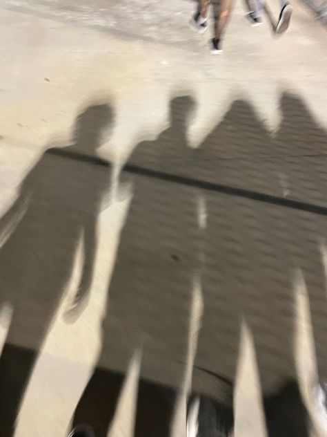 Pic For Gc Squad, Friendgroup Of 4 Aesthetic, Group Shadow Aesthetic, Friendgroup Faceless, Aesthetic Friend Pictures Faceless Group, Friend Pictures Shadow, Group Aesthetic Photos Faceless, Shadow Friends Aesthetic, Quartet Friends Aesthetic