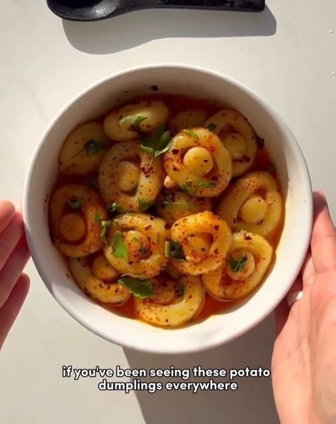 Jhol Momo, Potato Dumplings Recipe, Baked Mozzarella, Resep Smoothie, Potato Dumplings, Dumplings Recipe, Food Recepie, Food Videos Cooking, Healthy Snacks Recipes