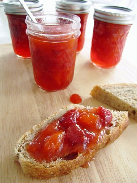 Sarabeth's Strawberry-Peach Preserves Strawberry Peach Jam Canning, Strawberry Peach Jam, Strawberry Fig Preserves, Peach Jello, Canning Jam Recipes, Peach Jam Recipe, Banana Jam, Canning Peaches, Peach Strawberry