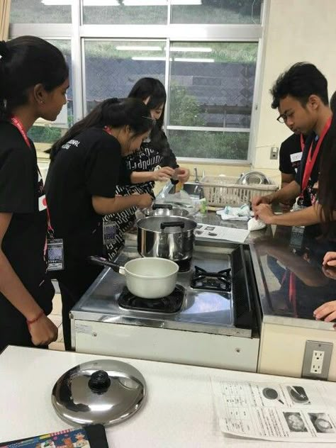 Culinary Class Aesthetic, School Cooking Class Aesthetic, Cooking Club Aesthetic, Cooking Class Outfit, Culinary School Aesthetic, Cooking Class Aesthetic, Chef Aesthetic, Culinary Arts Schools, Career Aesthetic