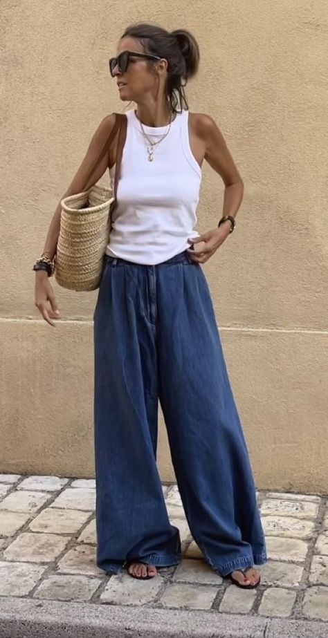 Stile Hippie Chic, Wander Outfit, Elsie Green, Looks Jeans, Summer Outfits 2024, 2024 Fashion Trends, Short Women, Mode Boho, Mode Casual