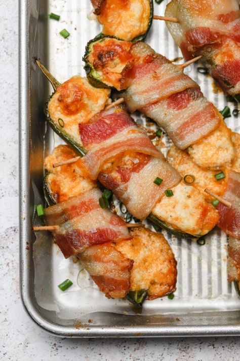 Fodmap Food List, Easy Delicious Appetizers, Bacon Wrapped Jalapeno Poppers, Bacon Wrapped Jalapenos, Jalapeño Poppers, Poppers Recipe, Jalapeno Recipes, Herb Cheese, Best Bacon