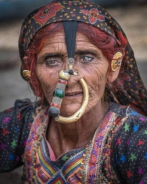 creanavt Tribes Of India, Tribes In India, Interesting Portraits, Congratulations Photos, Pretty Snakes, Modern Photographers, Pics For Dp, Beauty Face Women, Curly Hair Women