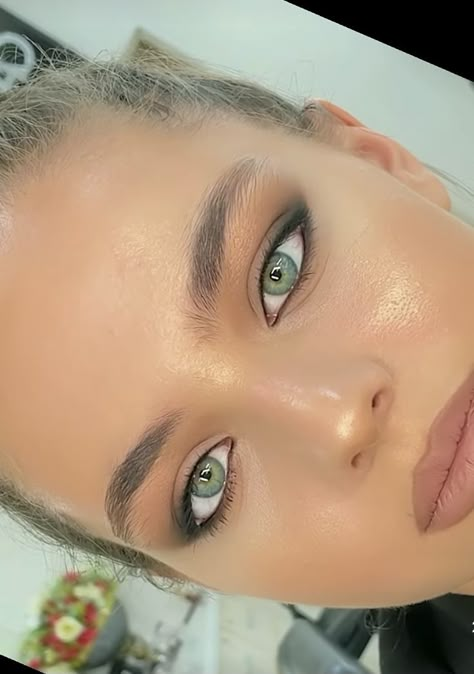 Light Eyes Makeup, Coloured Waterline, Revenge Makeup Looks, Summer Night Makeup, Fair Skin Eye Makeup, Unapproachable Makeup, Bronze Eye Makeup, Vampire Bride, Wife Aesthetic