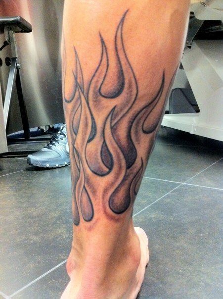 Fire Leg Tattoo, Flames Tattoo, Hot Rod Tattoo, Tattoo Perna, Harley Tattoos, Flame Tattoo, Tattoos Sleeve, Biker Tattoos, Tattoo Leg