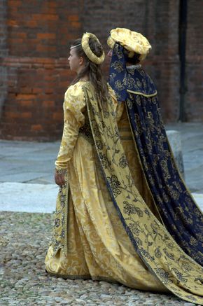 Explore Lorenzo X photos on Flickr. Lorenzo X has uploaded 4178 photos to Flickr. Medieval Clothing Women, 14th Century Fashion, Medieval Garb, Historical Costuming, Medieval Clothes, Fancy Clothes, Queen Dresses, Historic Fashion, Yellow Dresses