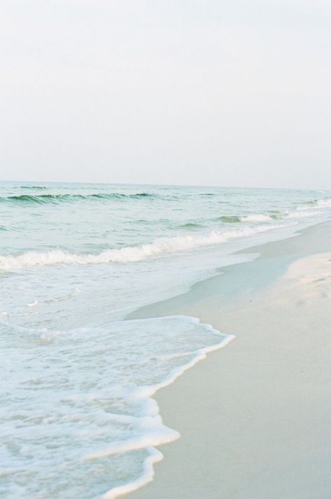 A light gray-blue sky, white sand beach, pale aqua water edged in seafoam... simply beautiful nature at her best. #NiceBlueSkys Photo Bleu, Walking On The Beach, Image Nature, Pale Aqua, Have Inspiration, 背景 シンプル, White Sand Beach, Beach Aesthetic, Green Wall