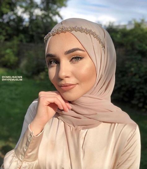 Headpiece Hijab, New Hijab Style, Wedding Dresses Muslim, Wedding Hijab Styles, Bridal Hijab Styles, Muslimah Wedding Dress, Nikah Dress, Muslimah Wedding, Muslim Brides