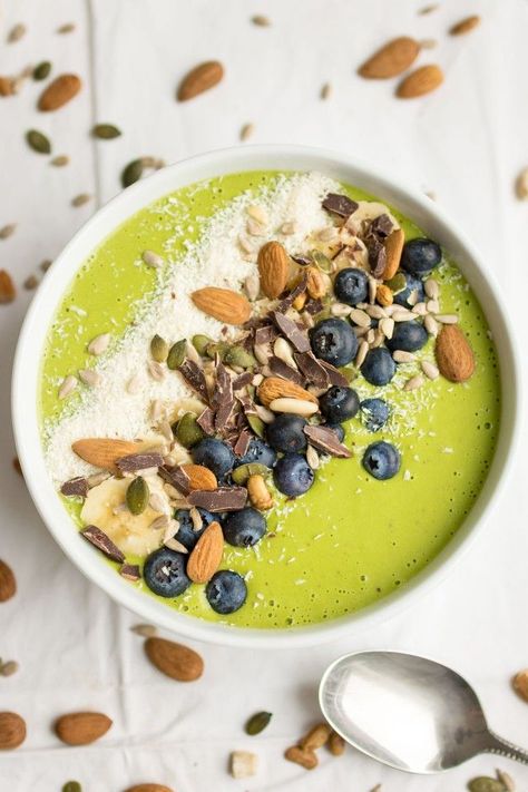 Green Smoothie Bowl Recipe, Nutrient Dense Smoothie, Green Smoothie Bowl, Best Green Smoothie, Creamy Smoothies, Smoothie Bowl Recipe, Smoothie Bowls, Food Garnishes, Easy Smoothies