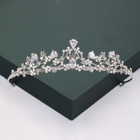 Quince Tiaras Silver, Tiaras For Weddings, Crown For Wedding Brides, Quince Tiaras, Brides Tiara, Quince Crowns, Prom Crown, Tiara Collection, Crown For Wedding