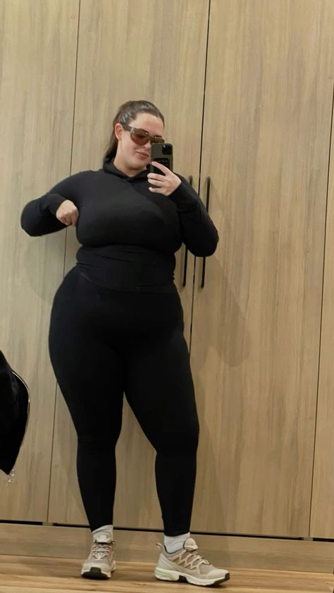 Plus Size Sports Outfits, Pilates Outfit Plus Size, Curvy Gym Outfit, Plus Size Workout Outfits, Don't Care What People Think, Plus Size Gym Outfits, Workout Treadmill, Outfit Inspo Plus Size, Workout Pilates