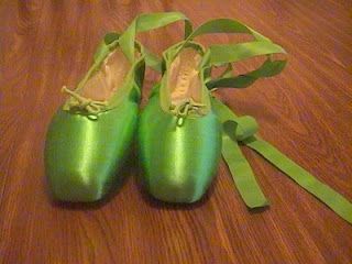 Pointe Shoes Green Pointe Shoes, Colored Pointe Shoes, Green Ballet Shoes, Elements Name, Irish Disco, Cheer Photos, Ballet Images, Ballet Pointe Shoes, Ballet Pointe