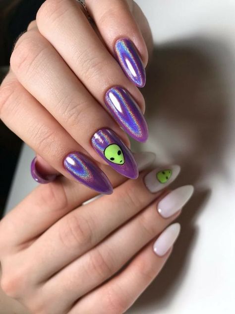 Cute Funny Nail Ideas, Alien Chrome Nails, Alien Inspired Nails, Ufo Nails, Alien Nail Art, January Nails Ideas, Alien Nails, January Nails, Hippie Nails