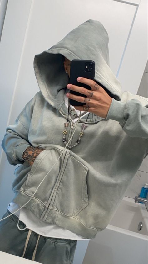 90s Hiphop Fashion, Gray Hoodie Outfit, Grey Streetwear, Fits For Guys, Light Grey Hoodie, Dope Outfits For Guys, Street Style Outfits Men, Hoodie Fits, Aesthetic Guys