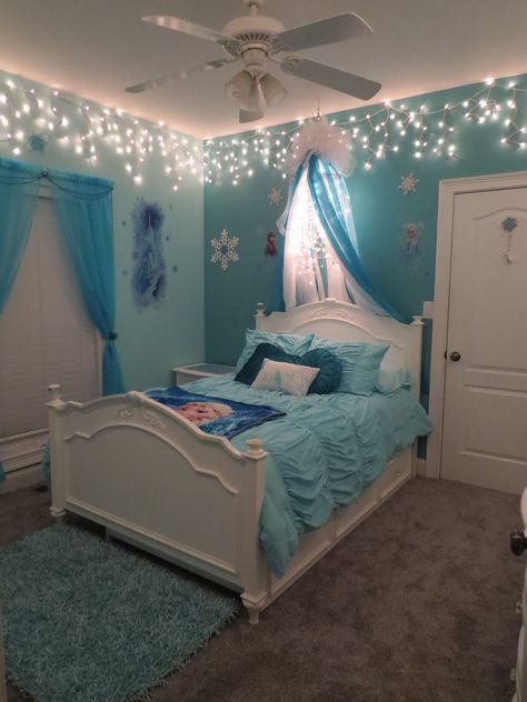 Daughter Room Makeover, Frozen Girls Bedroom, Girls Room Makeover, Twins Bedroom, Frozen Bedroom, Princess Bedrooms, Frozen Room, Big Girl Bedrooms