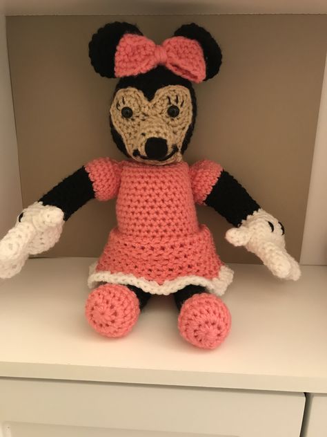 Minnie Mouse crochet doll Minnie Mouse Crochet, Mouse Crochet, Crochet Doll, Crochet Projects, Minnie Mouse, Teddy Bear, Dolls, Toys, Crochet