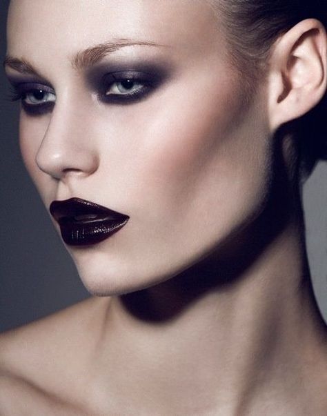 Sanggul Cepol, Black Smokey Eye, Black Smokey, Make Up Inspiration, Dark Lipstick, Black Lipstick, Black Eyeshadow, Black Lips, Goth Makeup