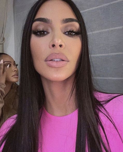 Kim Kardashian Selfie, Estilo Kim Kardashian, Kardashian Makeup, Kim Kardashian Makeup, Estilo Kardashian, Anastasia Beverly Hills Dipbrow, Kim Kardashian Outfits, Kardashian Outfit, Kim Kardashian Style