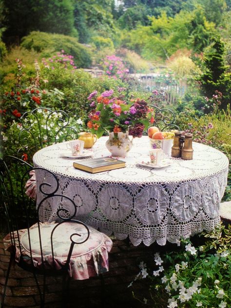 Afternoon Tea Tables, Plants Vegetables, Tea Lounge, Tea Tables, England Countryside, Chic Garden, Victorian Table, Shabby Chic Garden, Pretty Garden