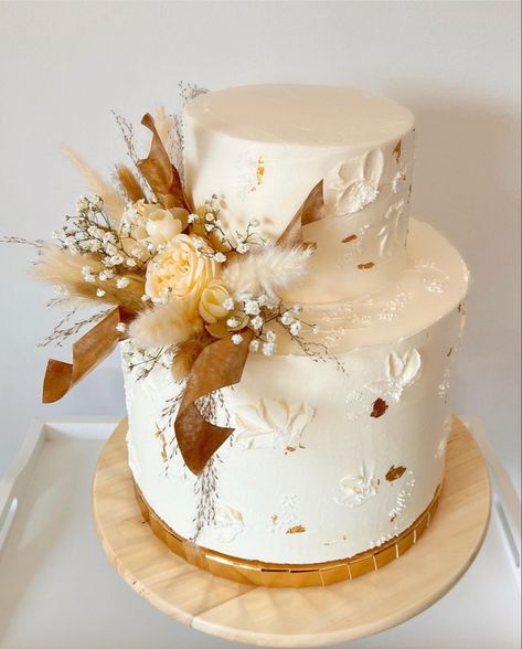 #recipe #cake #food #yummy #sweet #boho #white #floral #flowers #gold #birthday 80 Birthday, 80 Birthday Cake, Recipe Cake, 100th Birthday, Gold Birthday, Centerpiece Ideas, Food Yummy, 80th Birthday, Bride To Be