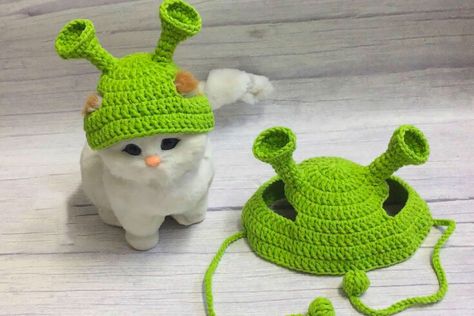 Are you a Disney Shrek fan? Then, you will be thrilled with this Shrek crochet cat hat tutorial. Cute Cat Hat Crochet, Crochet Pet Hat Pattern Free, Knitted Hat For Cat Pattern Free, Pet Crochet Hat, Crochet Hats For Cats Pattern Free, Free Crochet Cat Hat, Shrek Crochet Pattern, Cat Hat Crochet Pattern Free, Crochet Hat For Dog